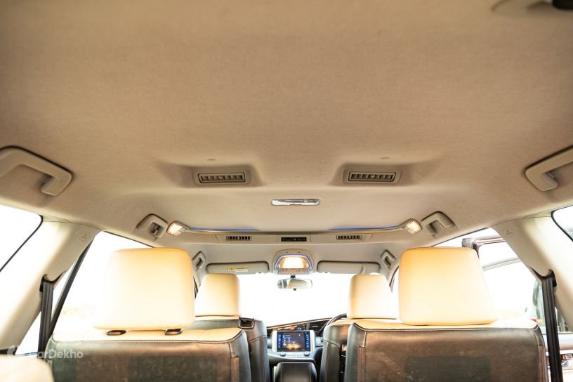 kia carens vs toyota innova crysta