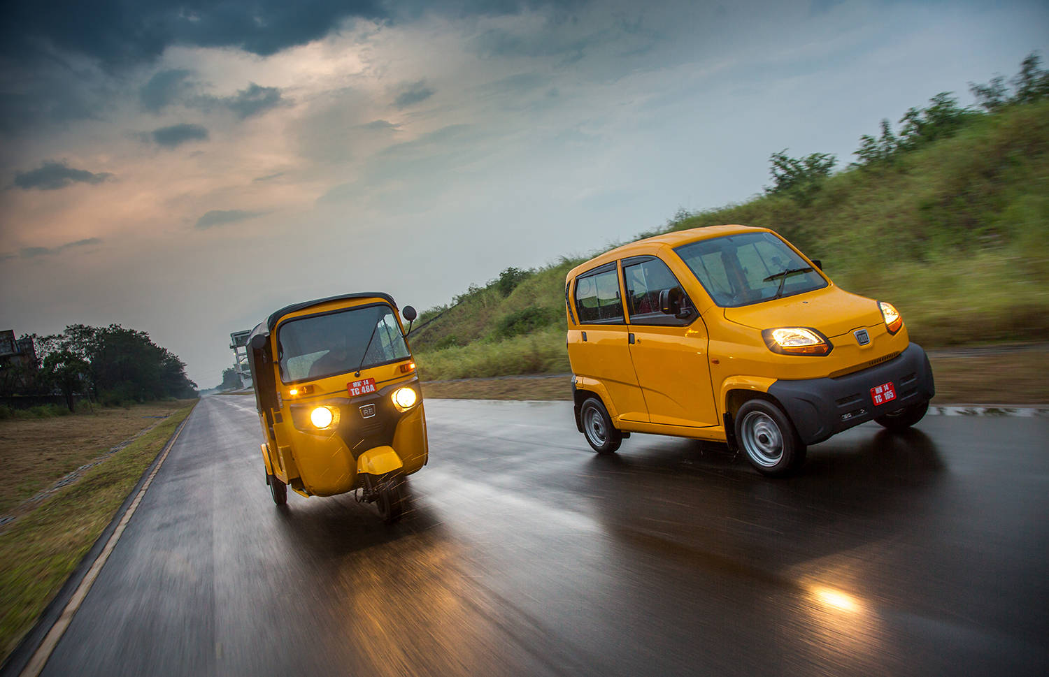 kia bajaj price