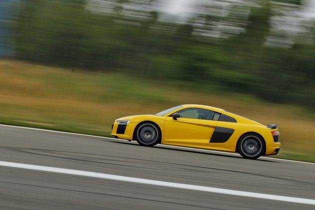 Quick Spin : Audi R8 V10 plus