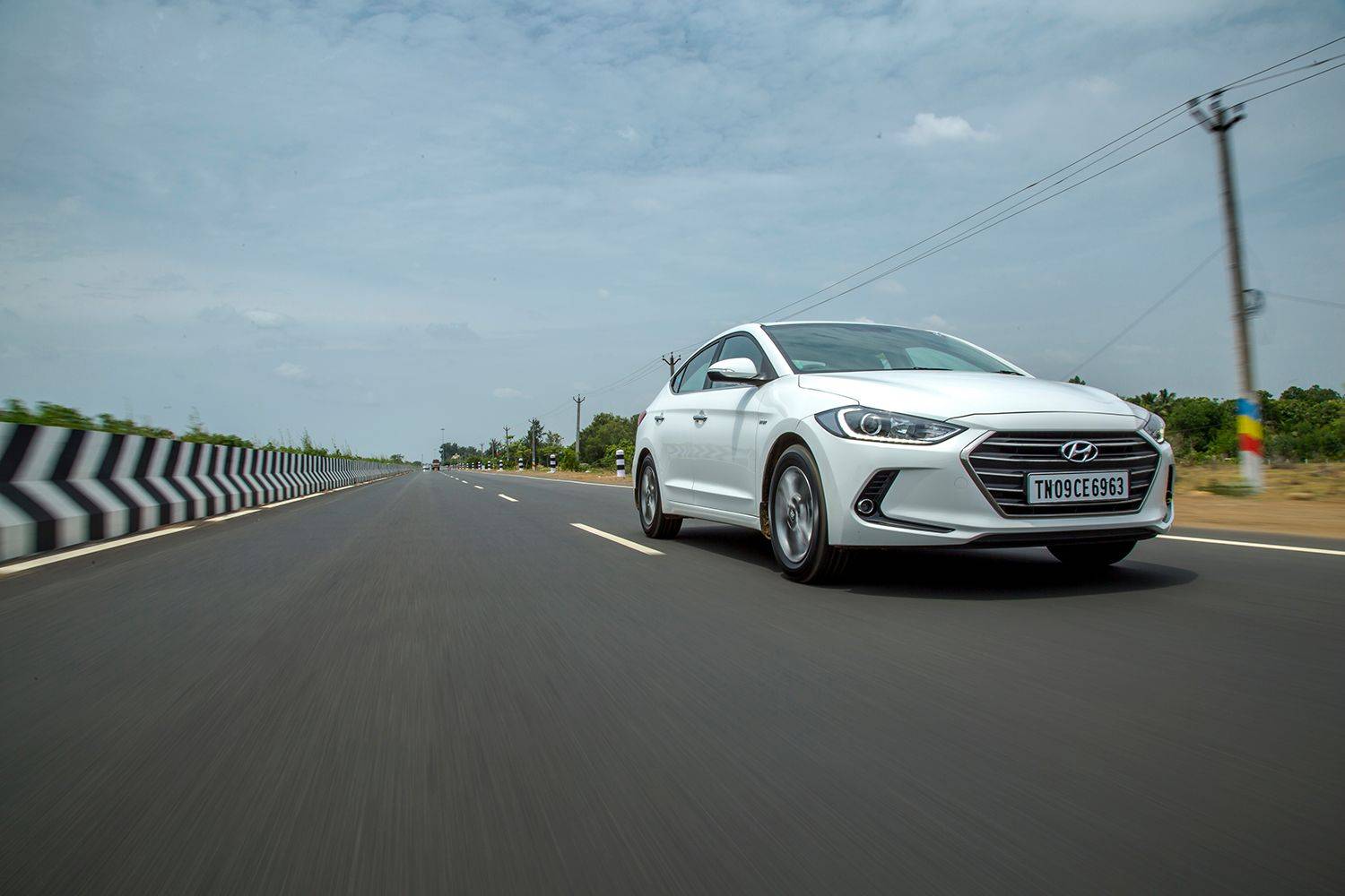 Hyundai Elantra : First Drive Review Hyundai Elantra : First Drive Review