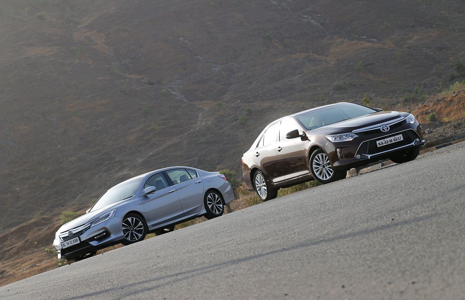 Toyota Camry vs Honda Accord: Hybrid Comparison Review