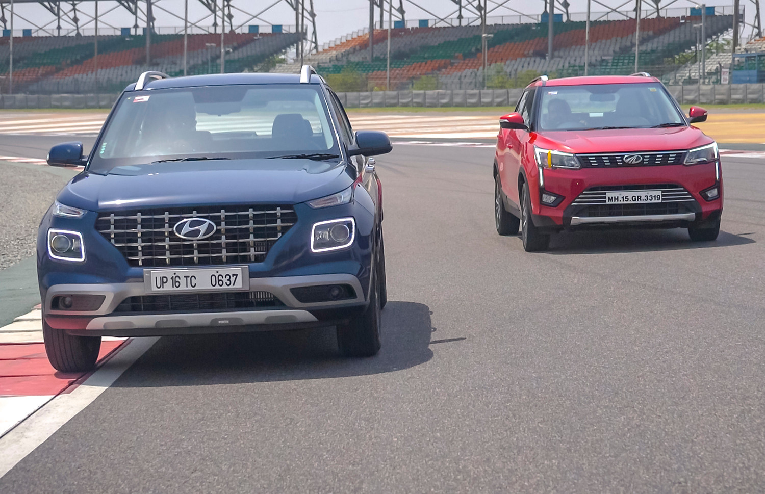 Hyundai Venue vs Mahindra XUV300: Comparison Review