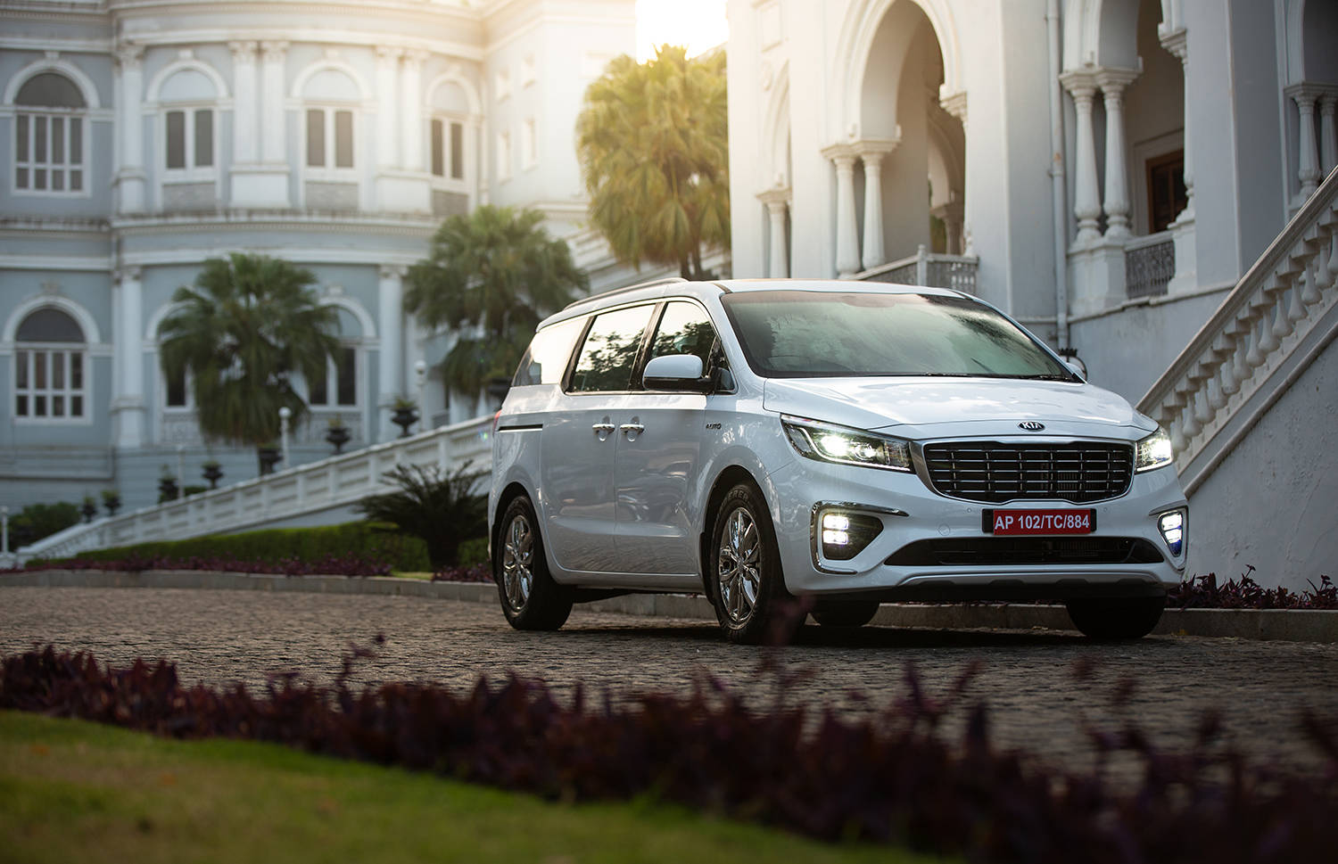 Kia Carnival Limousine: First Drive Review