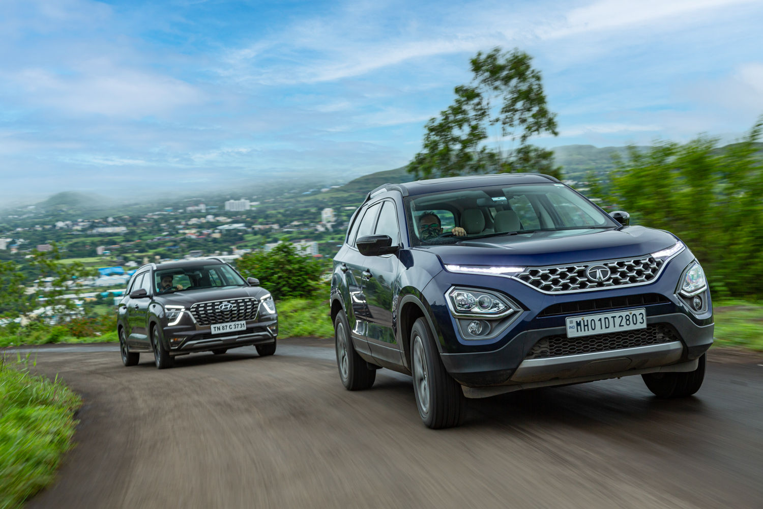 Hyundai Alcazar vs Tata Safari Comparison Review: Diesel Automatic, Captain Seat Variants Compared!