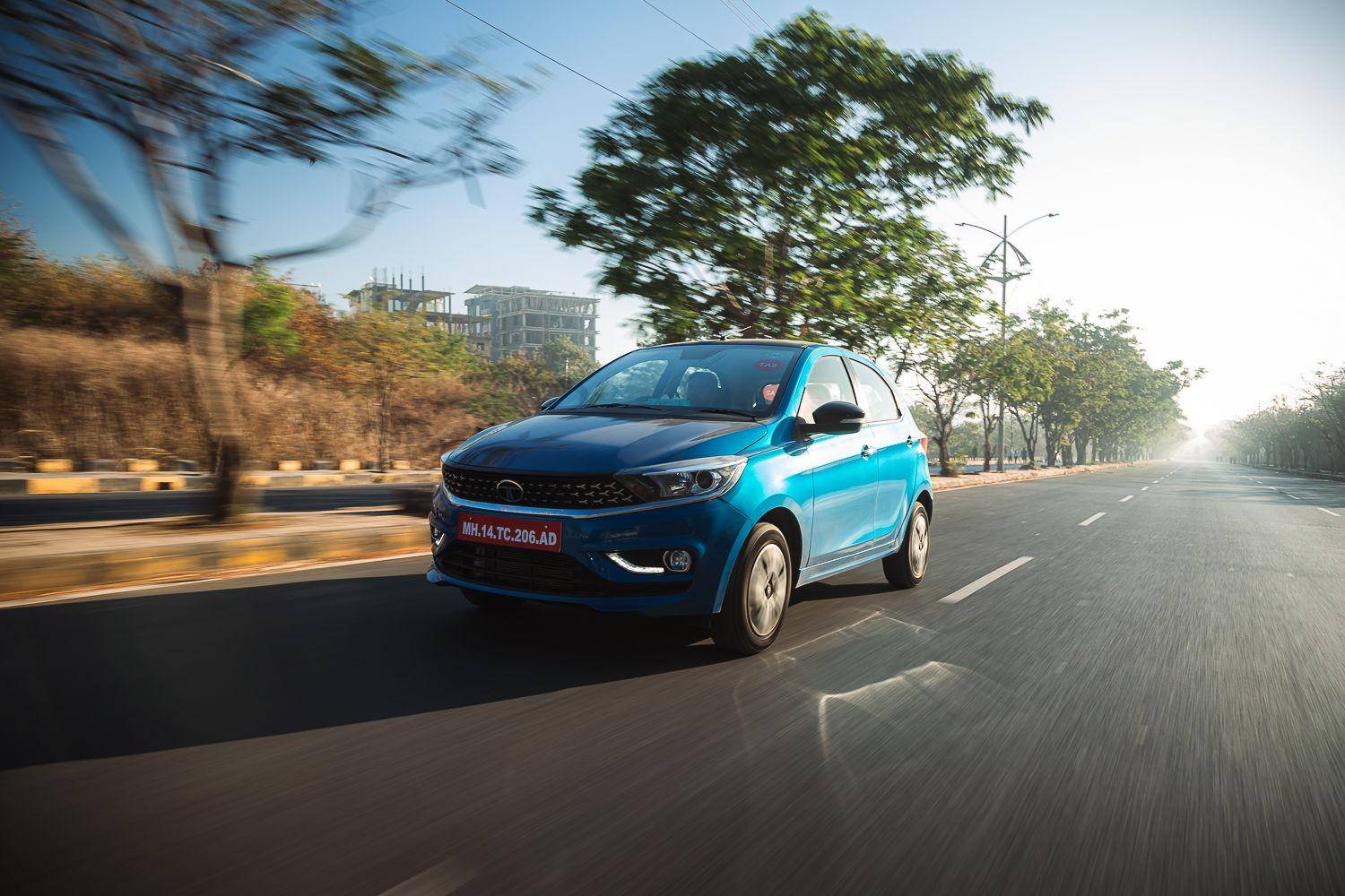 Tata Tiago iCNG AMT അവലോകനം: സൗകര്യവും വിലയും 