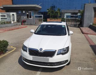 Skoda Superb Elegance 2.0 TDI CR AT Skoda Superb Elegance 2.0 TDI CR AT