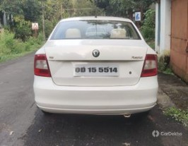 2013 Skoda Rapid Leisure 1.6 TDI MT 2013 Skoda Rapid Leisure 1.6 TDI MT