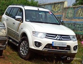 2015 ಮಿತ್ಸುಬಿಷಿ ಪಜೆರೊ Sport 4x2 AT 2015 ಮಿತ್ಸುಬಿಷಿ ಪಜೆರೊ Sport 4x2 AT