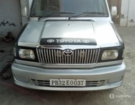 2004 டொயோட்டா குவாலிஸ் GST டி6 2004 டொயோட்டா குவாலிஸ் GST டி6
