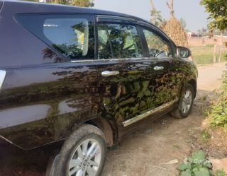 Toyota Innova Crysta 2.4 VX MT 8S BSIV Toyota Innova Crysta 2.4 VX MT 8S BSIV