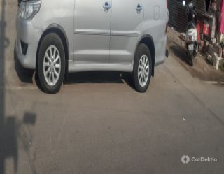 Toyota Innova 2.5 VX 7 STR BSIV Toyota Innova 2.5 VX 7 STR BSIV