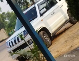 Mahindra TUV 300 T10 Mahindra TUV 300 T10