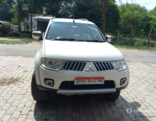 Mitsubishi Pajero 2.8 SFX BSIII Dual Tone Mitsubishi Pajero 2.8 SFX BSIII Dual Tone