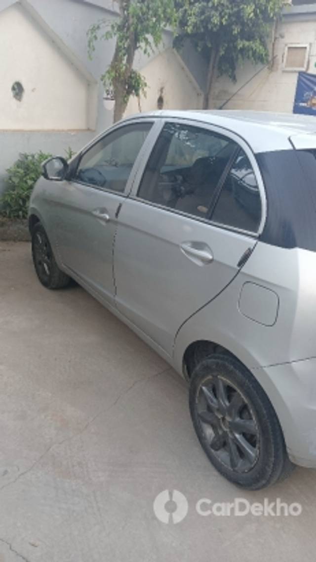 https://stimg2.cardekho.com/images/usedcarimages/large/1-2023/3566325/IMG20221227164335.jpg?imwidth=6402