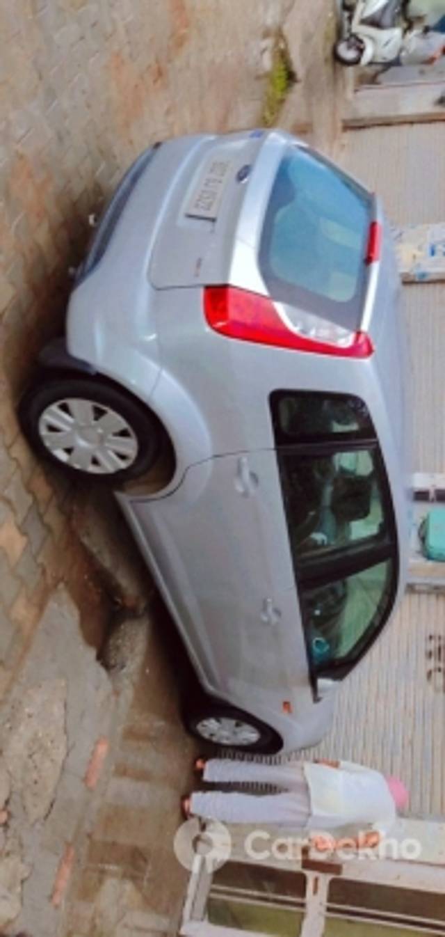 https://stimg2.cardekho.com/images/usedcarimages/large/1-2023/3567951/Snapchat-6747844.jpg?imwidth=6401
