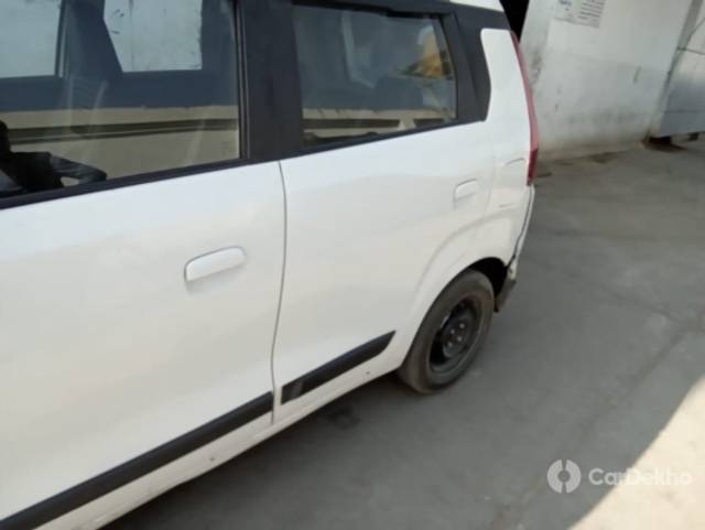 https://stimg2.cardekho.com/images/usedcarimages/large/1-2023/3569027/IMG-20221120-WA0016.jpg?imwidth=6402