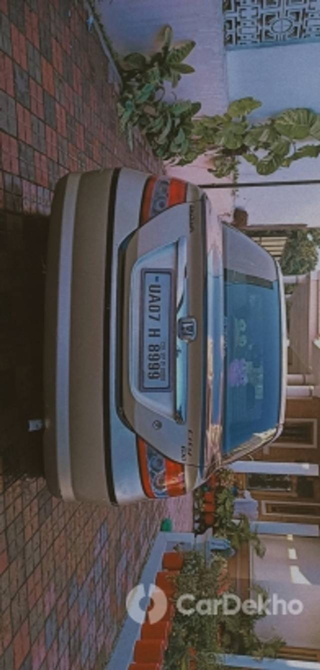 https://stimg2.cardekho.com/images/usedcarimages/large/1-2023/3569594/Snapchat-12391420422.jpg?imwidth=6401