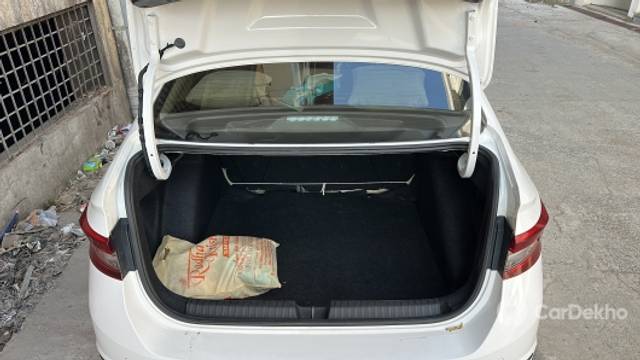 https://stimg2.cardekho.com/images/usedcarimages/large/1-2023/3570141/3E3F5E50-0CE2-4FF0-A55B-612036A2AD0C.jpg?imwidth=6401