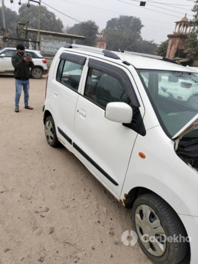 https://stimg2.cardekho.com/images/usedcarimages/large/1-2023/3570374/IMG20230106123835.jpg?imwidth=6402