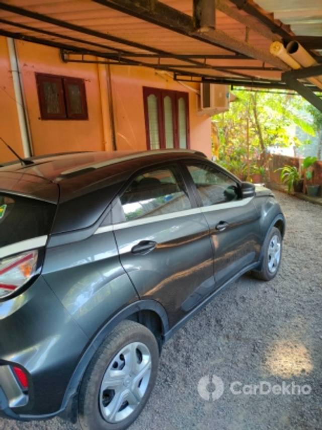 https://stimg2.cardekho.com/images/usedcarimages/large/1-2023/3571172/IMG20230107082506.jpg?imwidth=6401