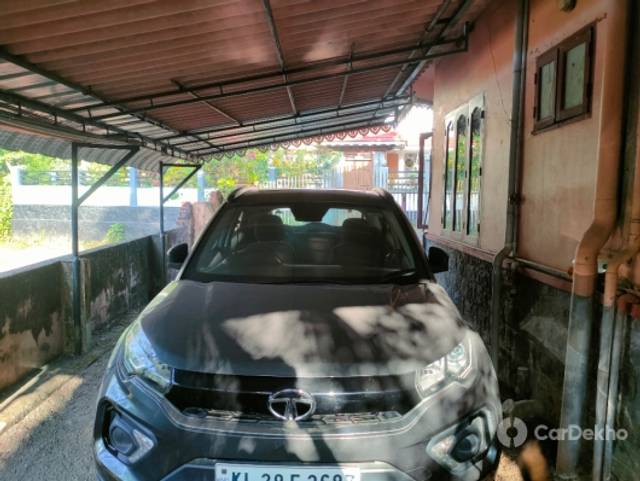 https://stimg2.cardekho.com/images/usedcarimages/large/1-2023/3571172/IMG20230107082516.jpg?imwidth=6402
