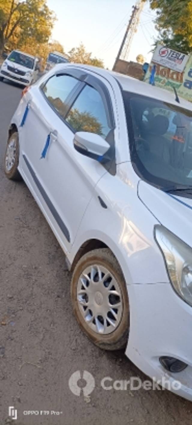https://stimg2.cardekho.com/images/usedcarimages/large/1-2023/3571278/IMG20230105170646.jpg?imwidth=6402