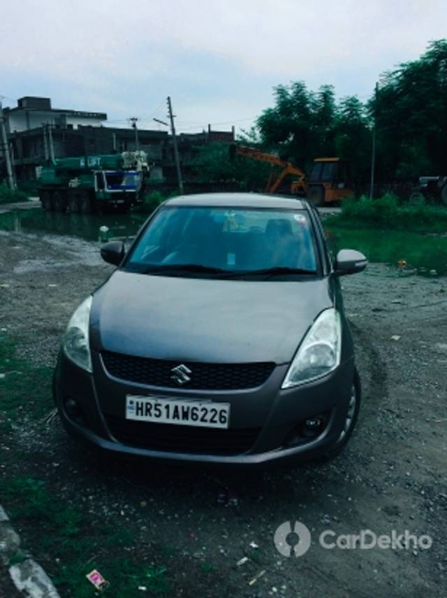 https://stimg2.cardekho.com/images/usedcarimages/large/1-2023/3572079/F5A0B92A-7E9F-4A7E-9E16-61AD5D847924.jpg?imwidth=6401