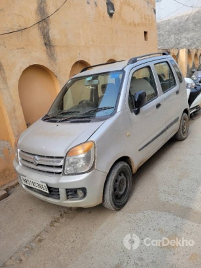 https://stimg2.cardekho.com/images/usedcarimages/large/1-2023/3572723/20230102_131858.jpg?imwidth=6402