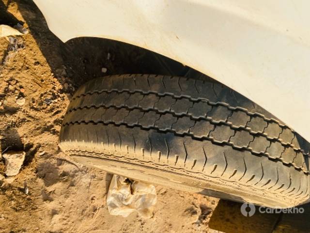 https://stimg2.cardekho.com/images/usedcarimages/large/1-2023/3572757/0491572A-EA7D-4D1F-9983-439D072AD649.jpg?imwidth=6400