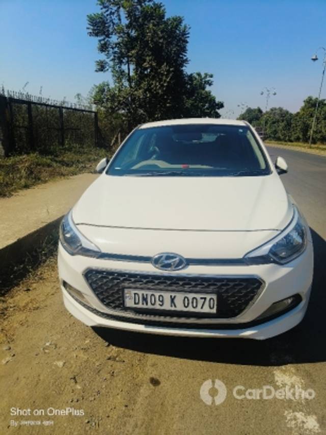 https://stimg2.cardekho.com/images/usedcarimages/large/1-2023/3574038/IMG20230110125839.jpg?imwidth=6400
