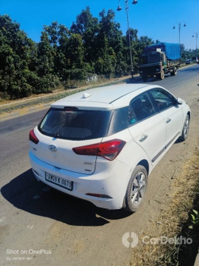 https://stimg2.cardekho.com/images/usedcarimages/large/1-2023/3574038/IMG20230110125855.jpg?imwidth=6402
