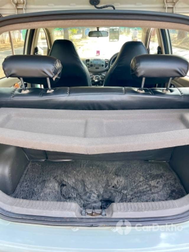 https://stimg2.cardekho.com/images/usedcarimages/large/1-2023/3574240/43AC2C44-D2C1-4623-B705-C4CCCE9F084F.jpg?imwidth=6402