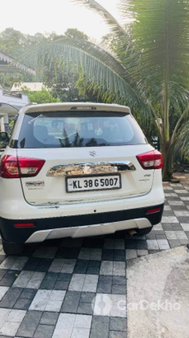 https://stimg2.cardekho.com/images/usedcarimages/large/1-2023/3575607/AC13EAE4-661D-4C42-8972-79533E61E985.jpg?imwidth=6401