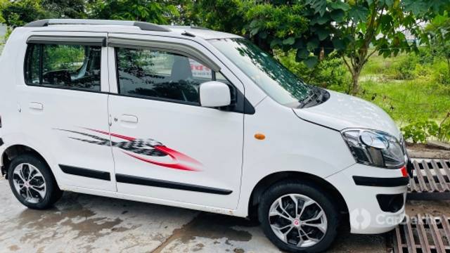 https://stimg2.cardekho.com/images/usedcarimages/large/1-2023/3577657/IMG_3346.jpg?imwidth=6400