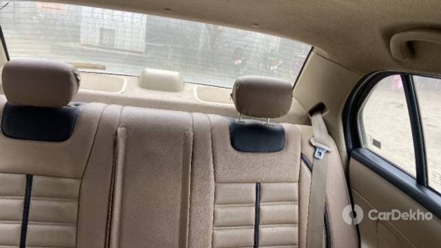 https://stimg2.cardekho.com/images/usedcarimages/large/1-2023/3580791/5E7E5579-8A59-4EEF-924F-BCB17ED1A752.jpg?imwidth=6401