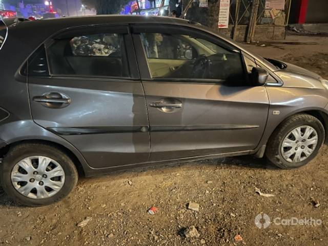 https://stimg2.cardekho.com/images/usedcarimages/large/1-2023/3584782/C23BD742-334E-407E-B608-13B0971CCEFF.jpg?imwidth=6401