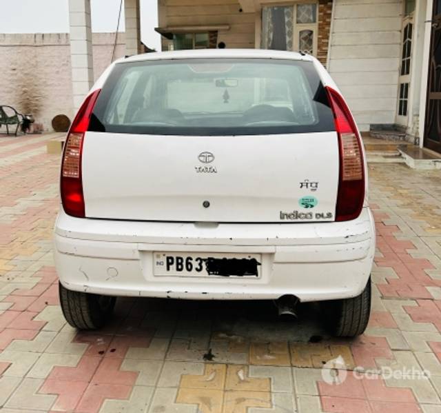 https://stimg2.cardekho.com/images/usedcarimages/large/1-2023/3585403/2C99EDDC-379E-4E37-9C8F-6F9BDDABF1B8.jpg?imwidth=6401