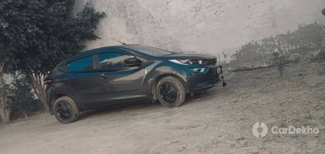 https://stimg2.cardekho.com/images/usedcarimages/large/1-2023/3585417/Snapchat-678423742.jpg?imwidth=6400