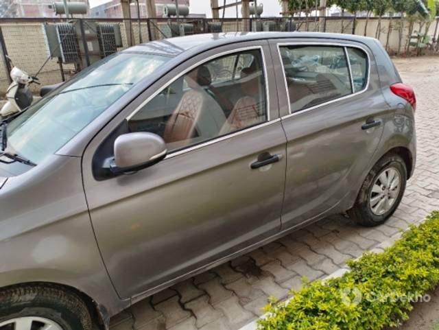 https://stimg2.cardekho.com/images/usedcarimages/large/1-2023/3585694/IMG_20221230_121218.jpg?imwidth=6402