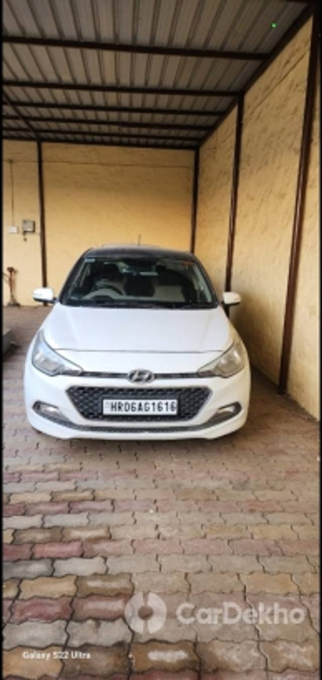 https://stimg2.cardekho.com/images/usedcarimages/large/1-2023/3586687/Screenshot_20230121_052257_WhatsApp.jpg?imwidth=6400