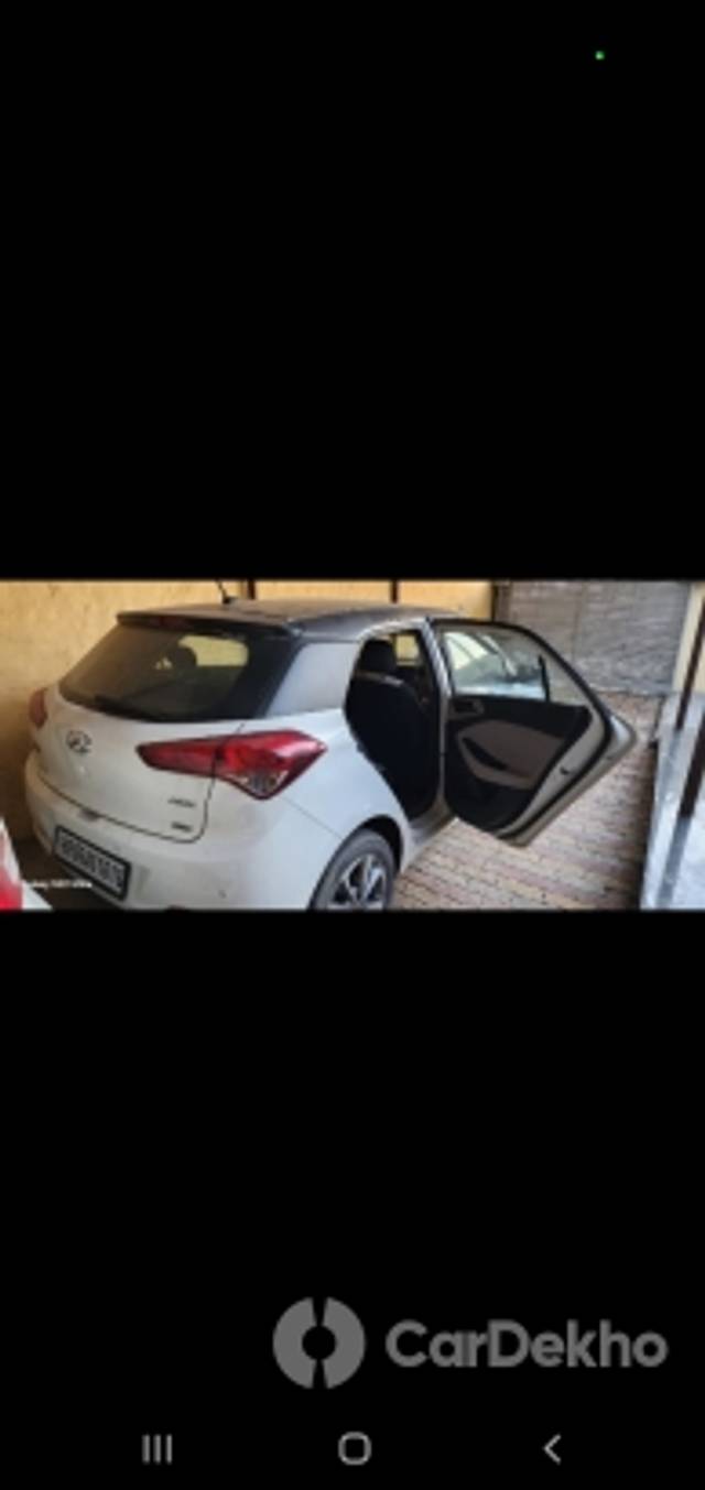 https://stimg2.cardekho.com/images/usedcarimages/large/1-2023/3586687/Screenshot_20230121_052302_WhatsApp.jpg?imwidth=6401