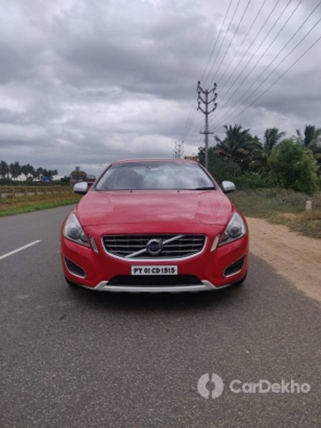 https://stimg2.cardekho.com/images/usedcarimages/large/1-2023/3588184/83974.jpg?imwidth=6402