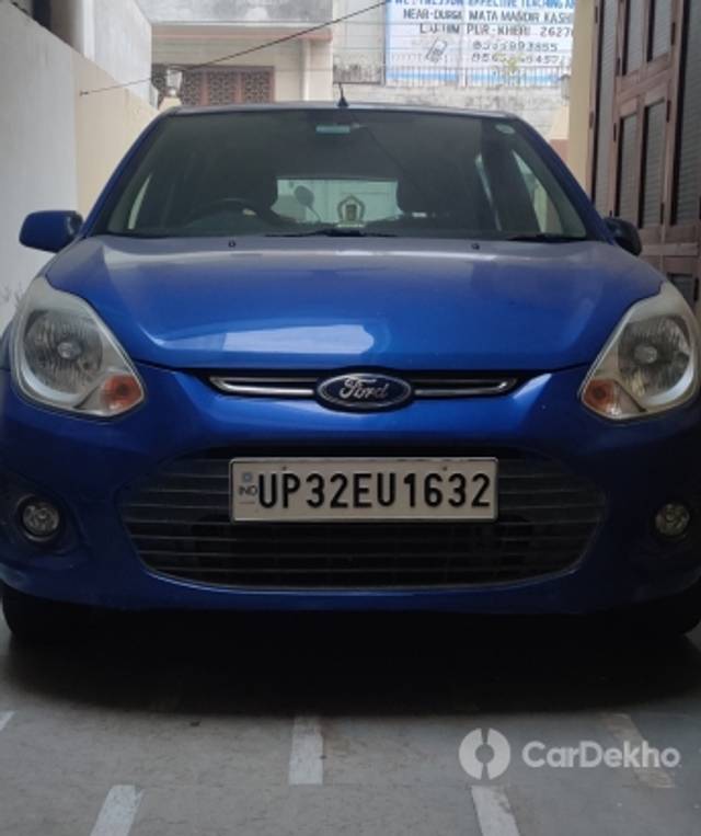 https://stimg2.cardekho.com/images/usedcarimages/large/1-2023/3588216/Car1.jpg?imwidth=6400