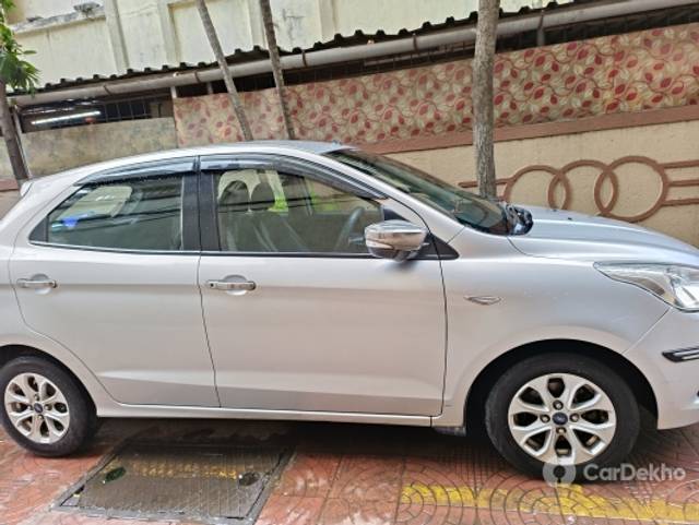 https://stimg2.cardekho.com/images/usedcarimages/large/1-2023/3589782/IMG20221214162749.jpg?imwidth=6400