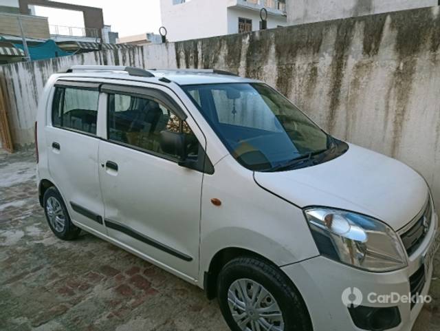 https://stimg2.cardekho.com/images/usedcarimages/large/1-2023/3591055/IMG20220929175444.jpg?imwidth=6402