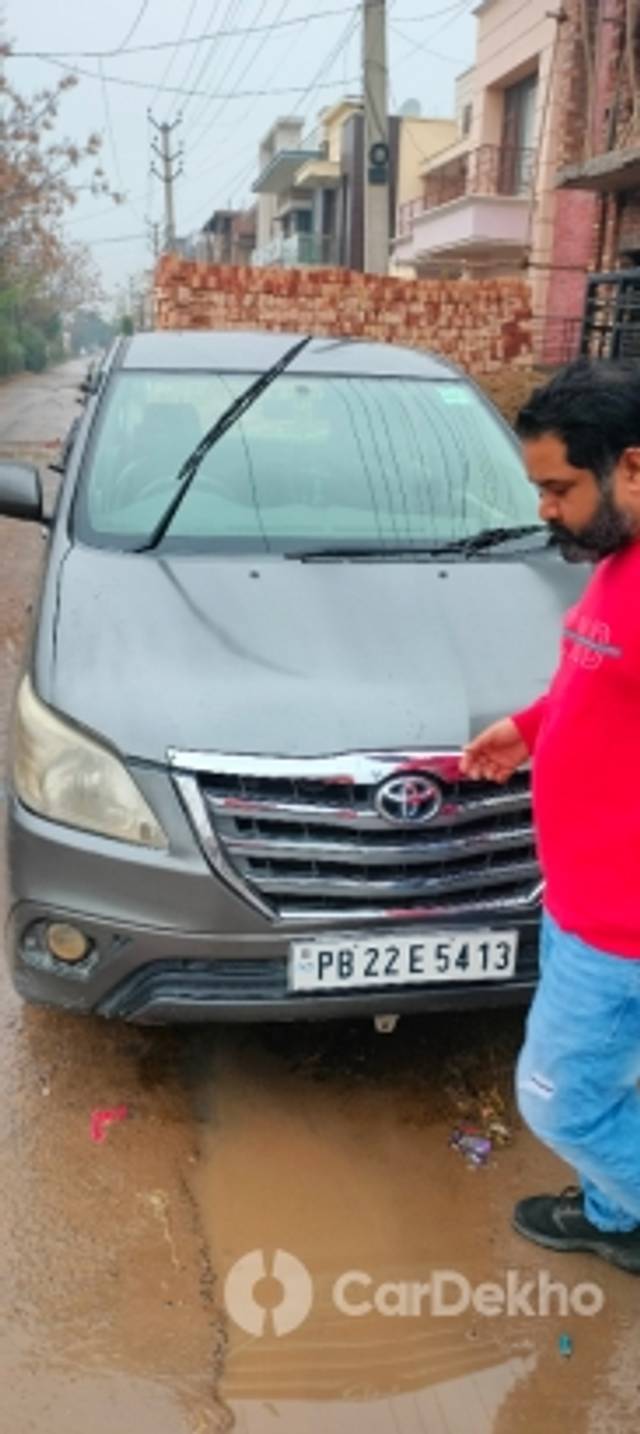 https://stimg2.cardekho.com/images/usedcarimages/large/1-2023/3591452/IMG20230125110137.jpg?imwidth=6401