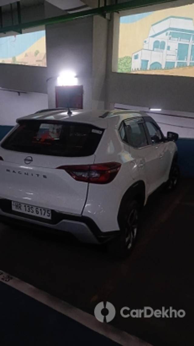 https://stimg2.cardekho.com/images/usedcarimages/large/1-2023/3593118/IMG20230123072747.jpg?imwidth=6400