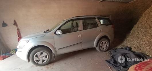 Mahindra XUV500 W4
