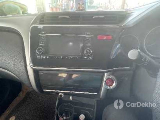 https://stimg2.cardekho.com/images/usedcarimages/large/1-2023/3596136/IMG-34940.jpg?imwidth=6402