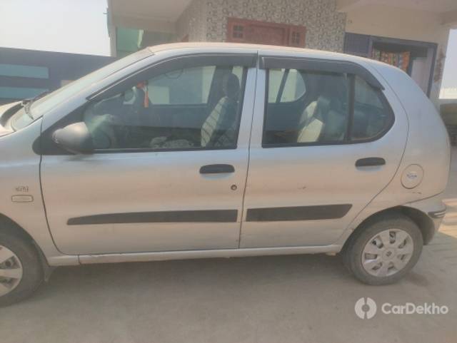 https://stimg2.cardekho.com/images/usedcarimages/large/1-2023/3597626/16749692951486223776526656243591.jpg?imwidth=6400